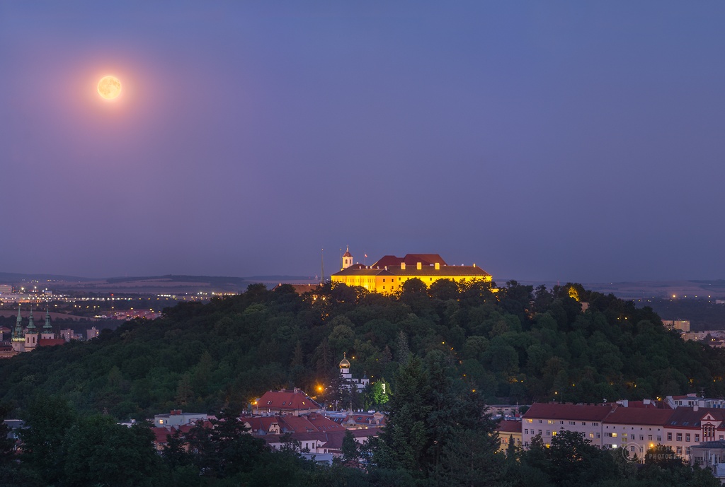 2016_07_20_Uplnkova_noc_Brno_PanoHDR_1024px.jpg