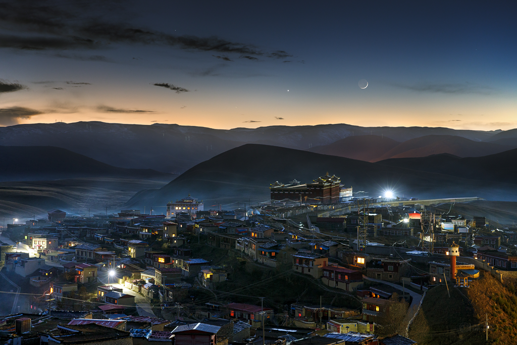 2019_10_29_Village_Moon_Venus_Mercury_1024px.png