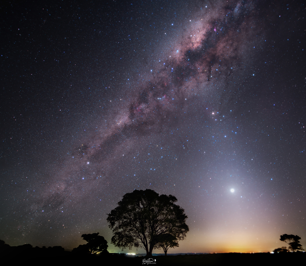 ArcsOfLightAndDust1024.jpg