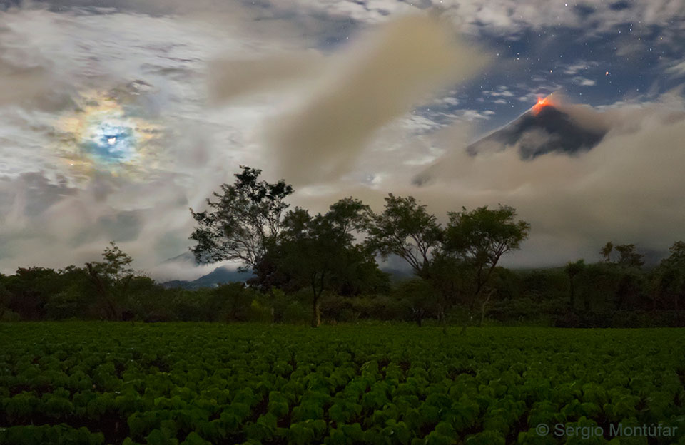 BlueMoonRedVolcano_Montufar_960.jpg