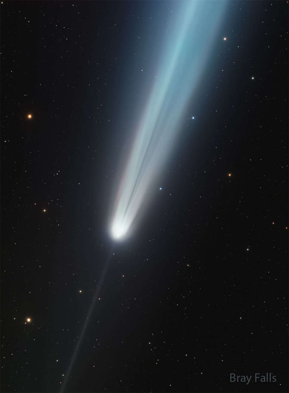 CometDarkTail_Falls_960.jpg