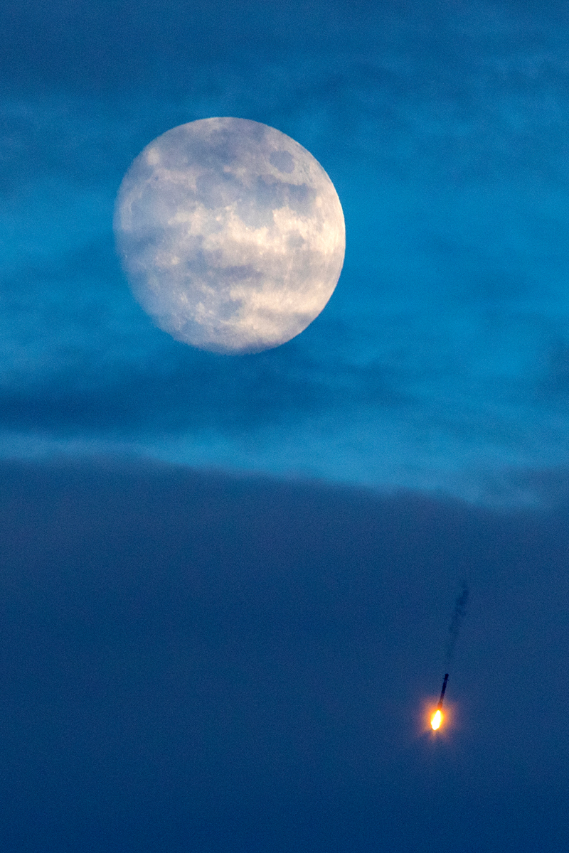 Falcon9MoonKatieDarby1200.jpg