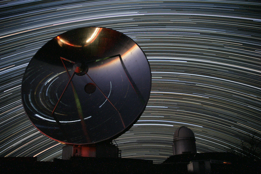 LaSillaStarTrails_santerne900.jpg