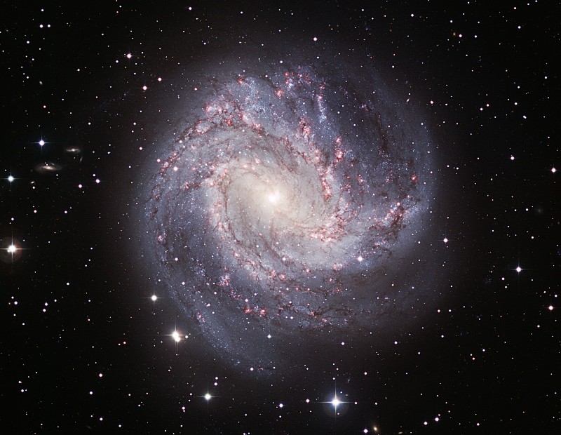 M83_ESOdemartinC800.jpg