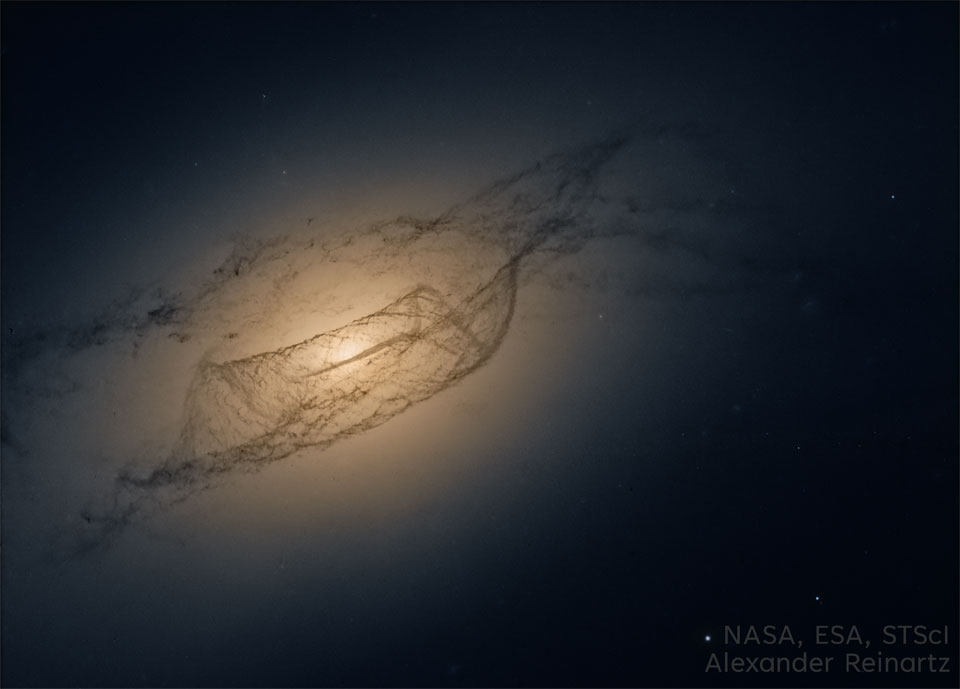 NGC4753_HubbleReinartz_960.jpg