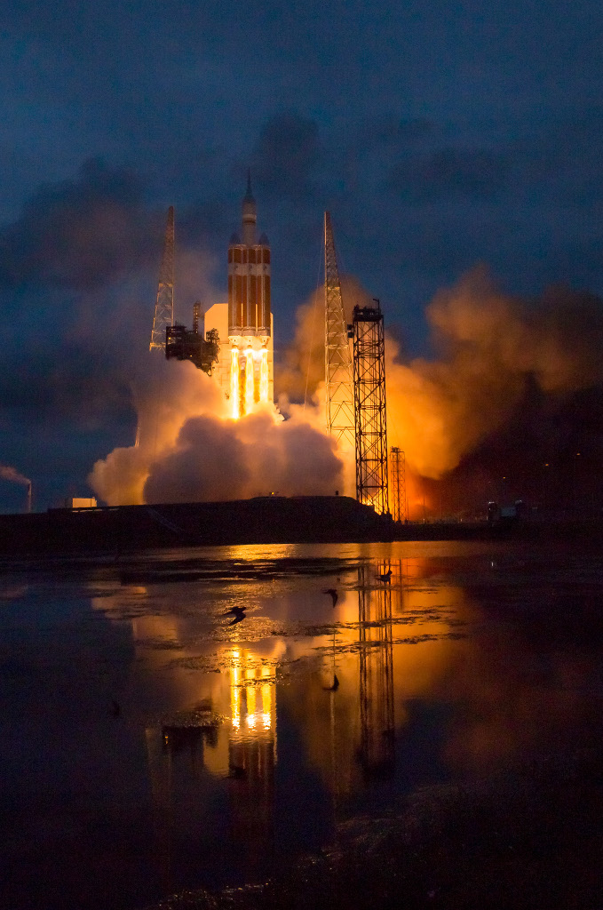 OrionLaunchCrop1024_20141200010HQ.jpg