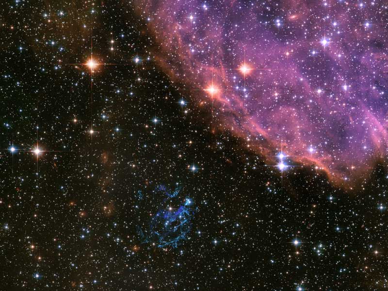e0102_hst.jpg