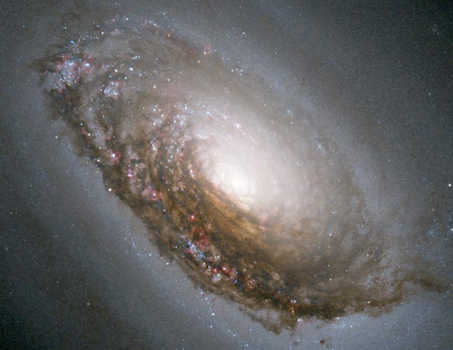 m64_hst.jpg