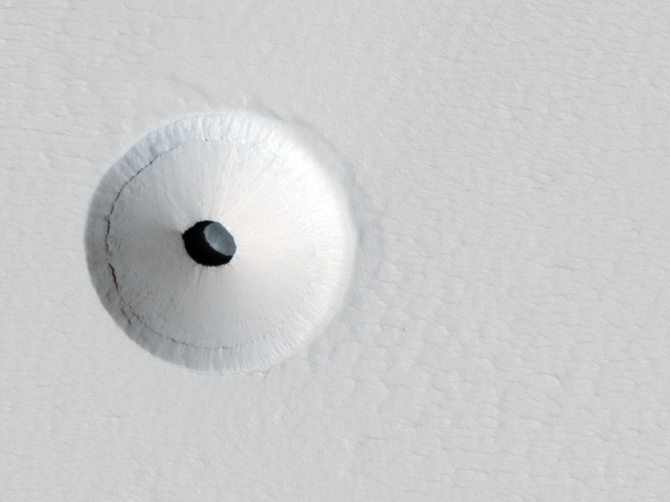marshole2_hirise_960.jpg