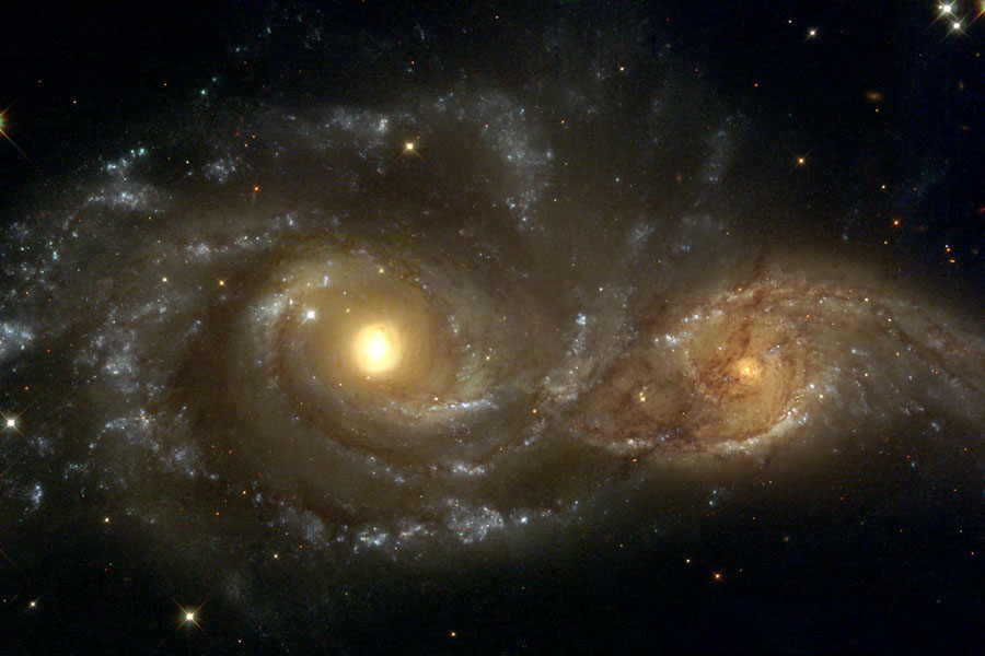 ngc2207_hst.jpg