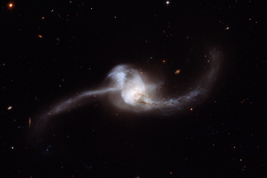 ngc2623_hst.jpg