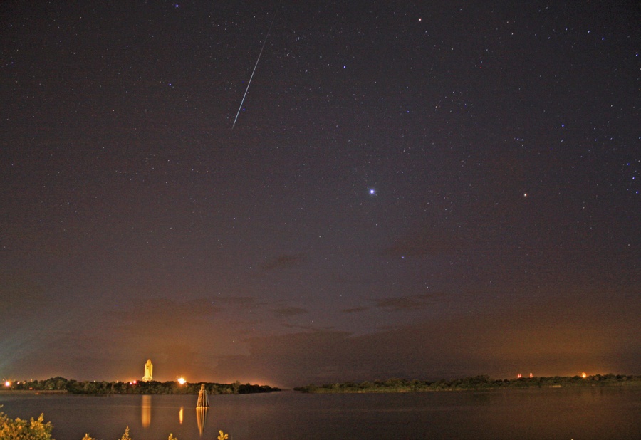 sts128rolloutMeteor_900.jpg