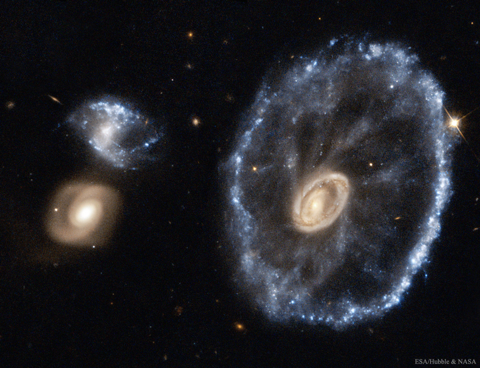 Cartwheel_Hubble_960.jpg