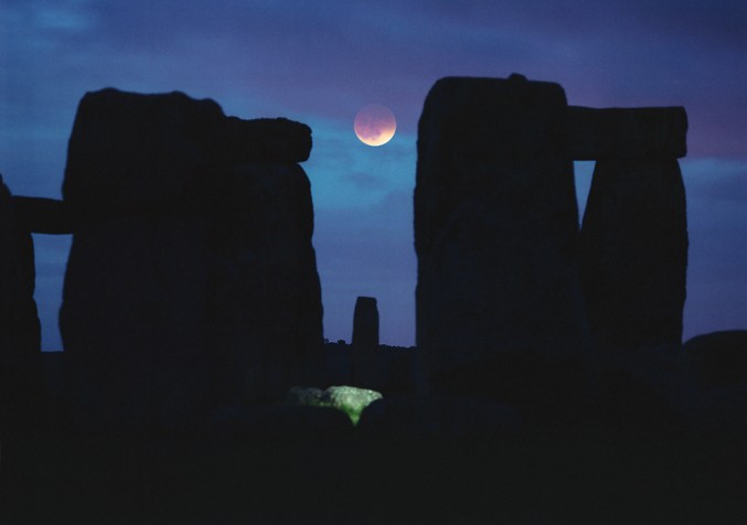 LunarEclipseStonehenge_perkins_sm.jpg