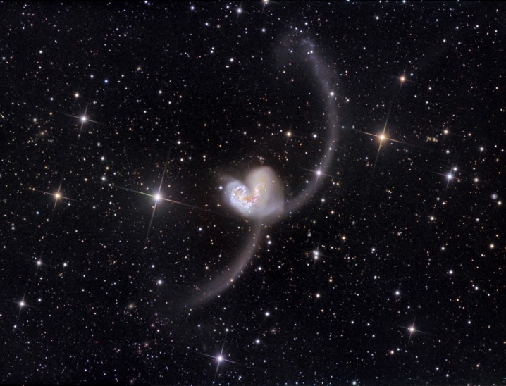 NGC4038_4039_verschatse_c52.jpg