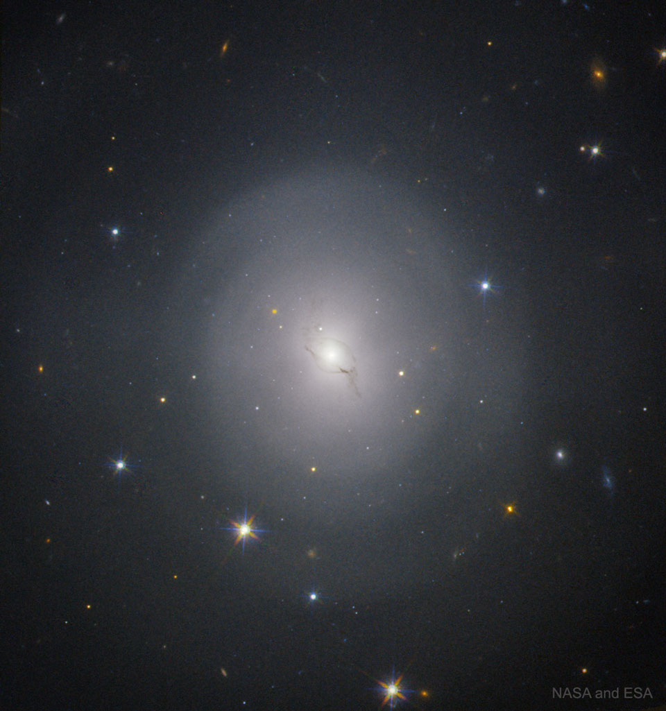 NGC4993_Hubble_960.jpg