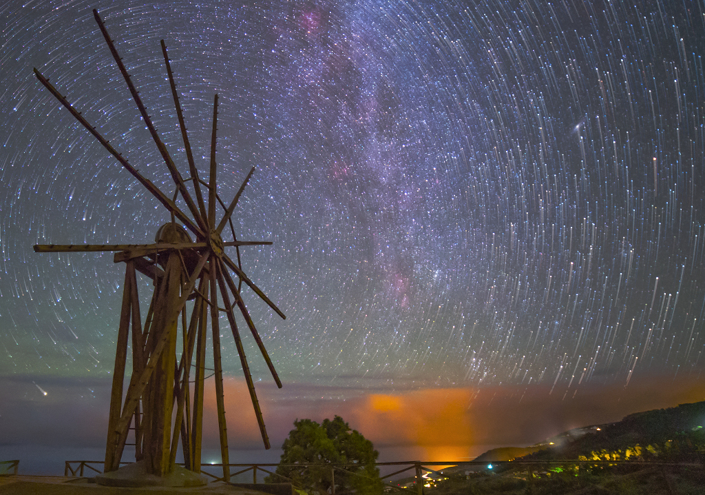 WindmillStarTrails1024.jpg