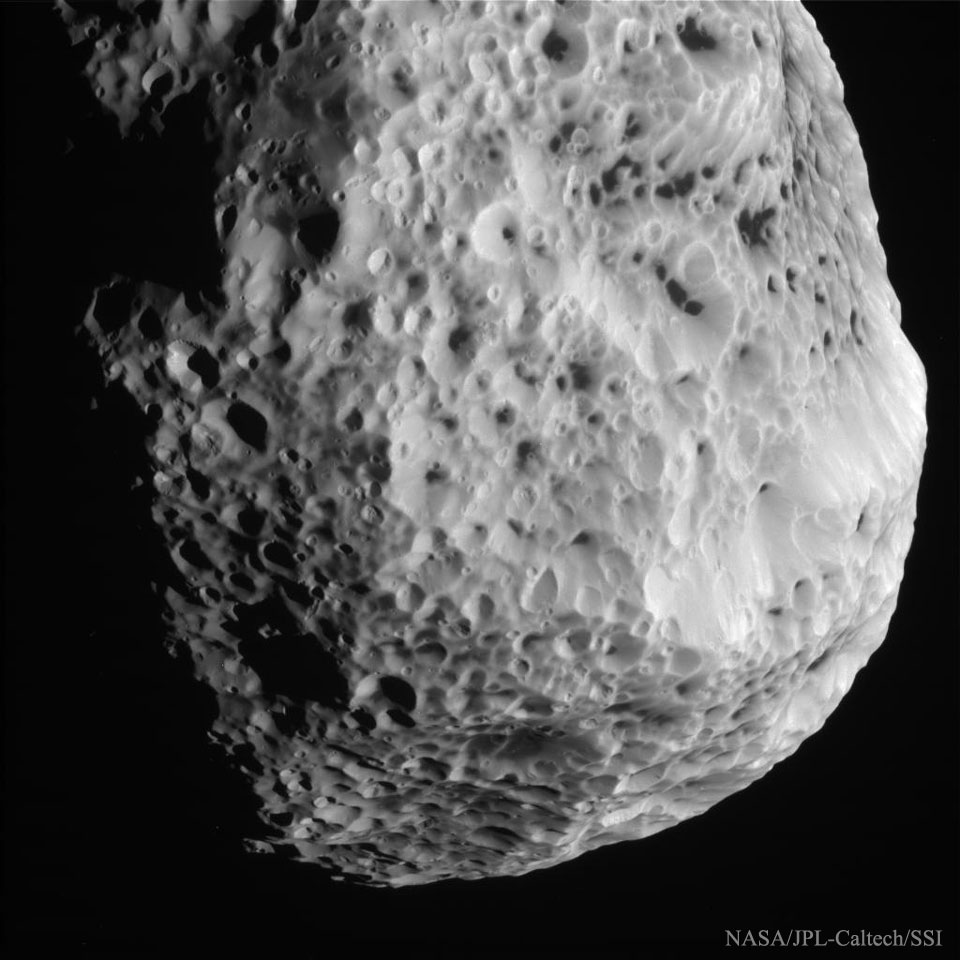 hyperion02_cassini_960.jpg