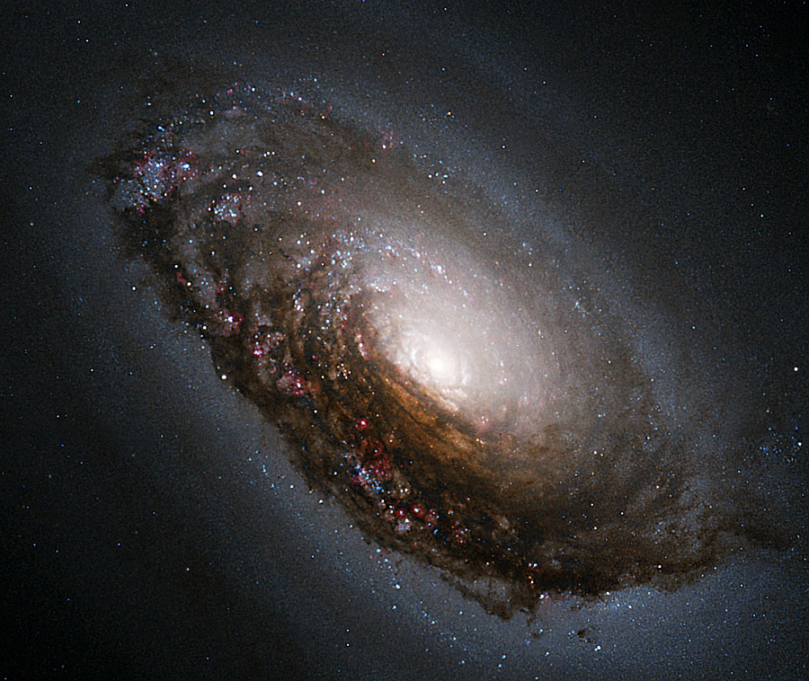 m64_hst_900.jpg