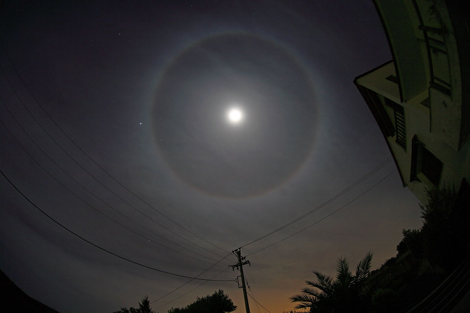 moonhalo_ayiomamitis_960.jpg