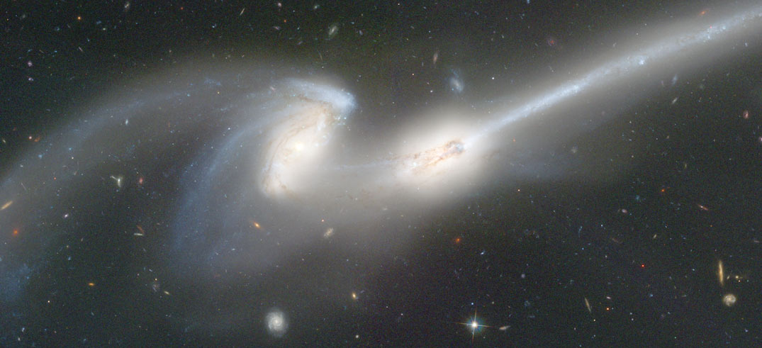 ngc4676_hst.jpg