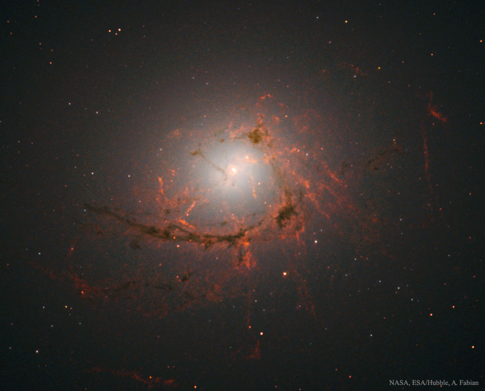 ngc4696_Hubble_960.jpg