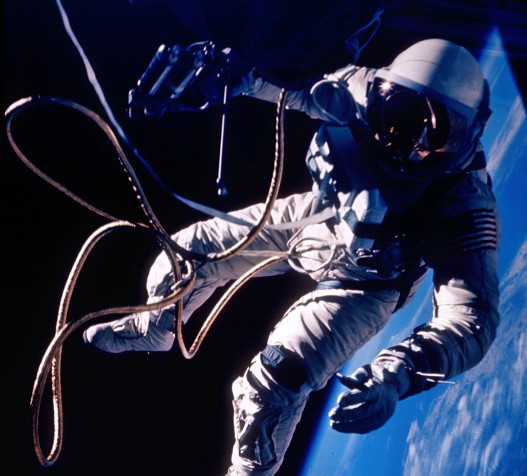 spacewalk_gemini4_c.jpg